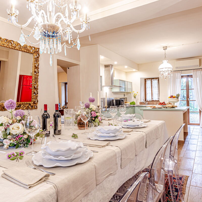 Villa la Cerbaina: Ground floor kitchen and dining room (dining table convertible into pool table)