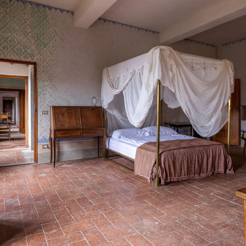 Villa Il Casalino, Florentine Hills with Pool: Autumn, Bedroom, Spring, Summer