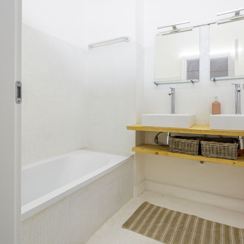 La Casa di Bruno, Terrace, in the Heart of Genova: Autumn, Bathroom, Spring, Summer