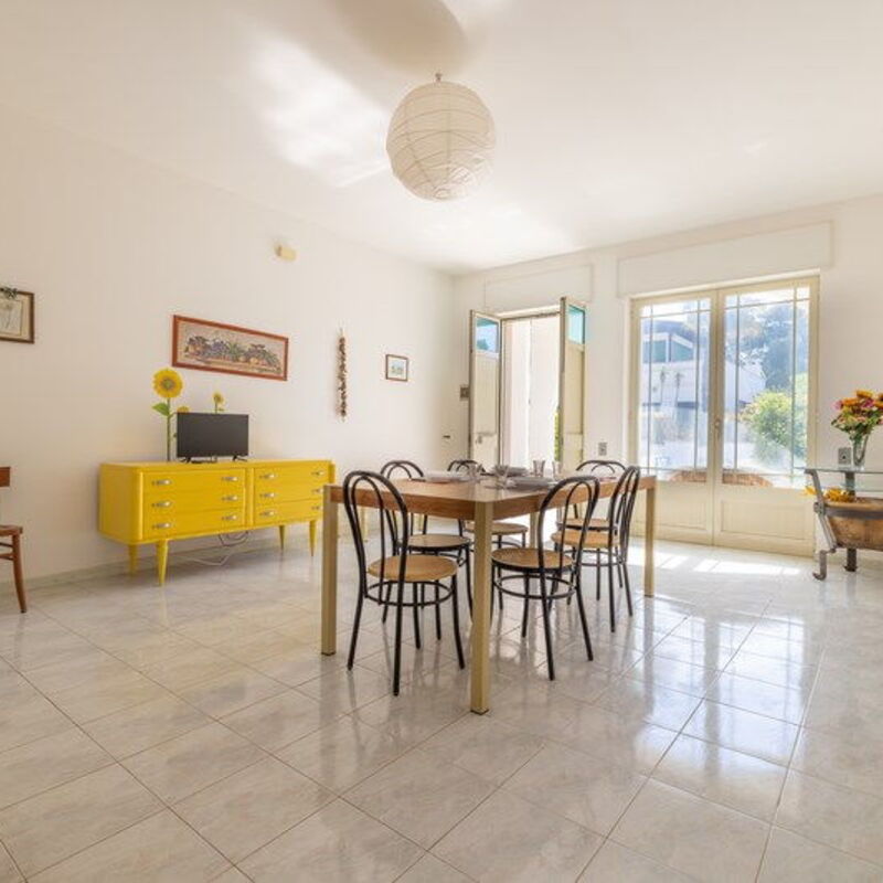 Villetta Bluette, Marina di Mancaversa: Autunno, Estate, Inverno, Primavera, Sala da pranzo, Soggiorno