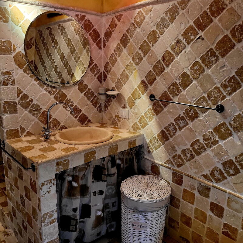 La Casa degli Artisti, Jacuzzi, Marliana: Autumn, Spring, Summer