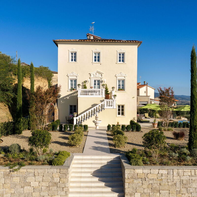 Villa Elisa: Außen, Garten, Haupteingang, Schwimmbad, Sommer