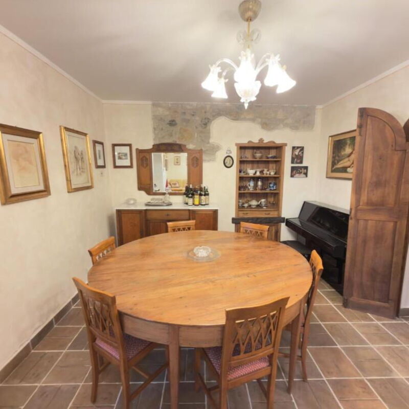 Villa Montepulciano Vineyard and Pool Retreat: Automne, Été, Printemps, Salon