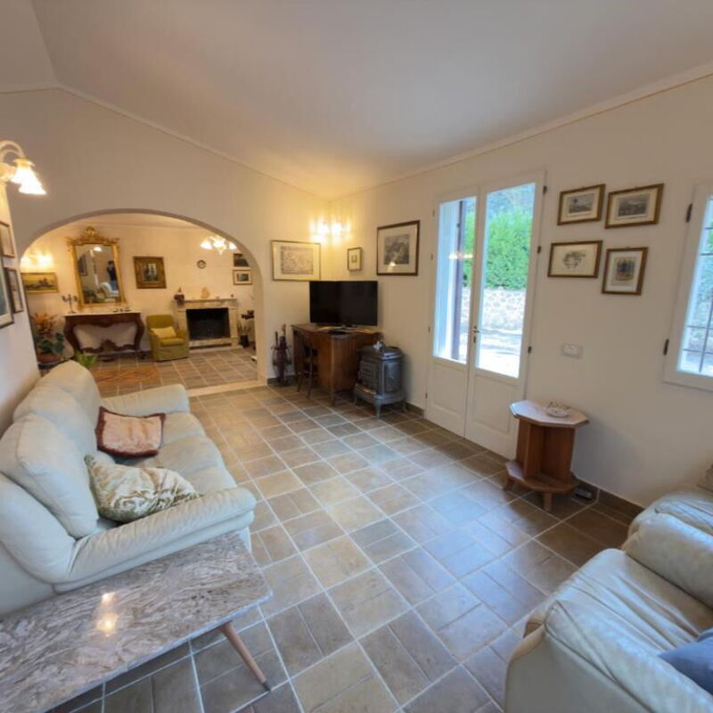 Villa Montepulciano Vineyard and Pool Retreat: Automne, Été, Printemps, Salon