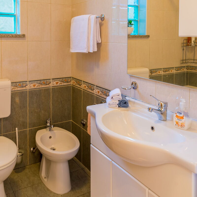 Holyday Home Midas: Autumn, Bathroom, Spring, Summer