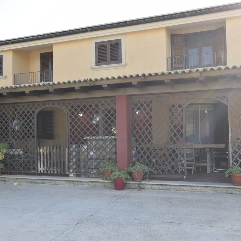 Villa Ina: Frühling, Haupteingang, Herbst, Sommer