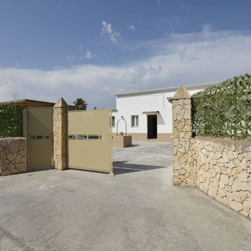 Villa Cosentini: Autunno, Entrata Principale, Estate, Primavera