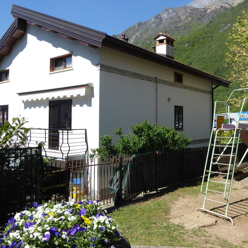 House Angy: Automne, Entrée principale, Été, Printemps