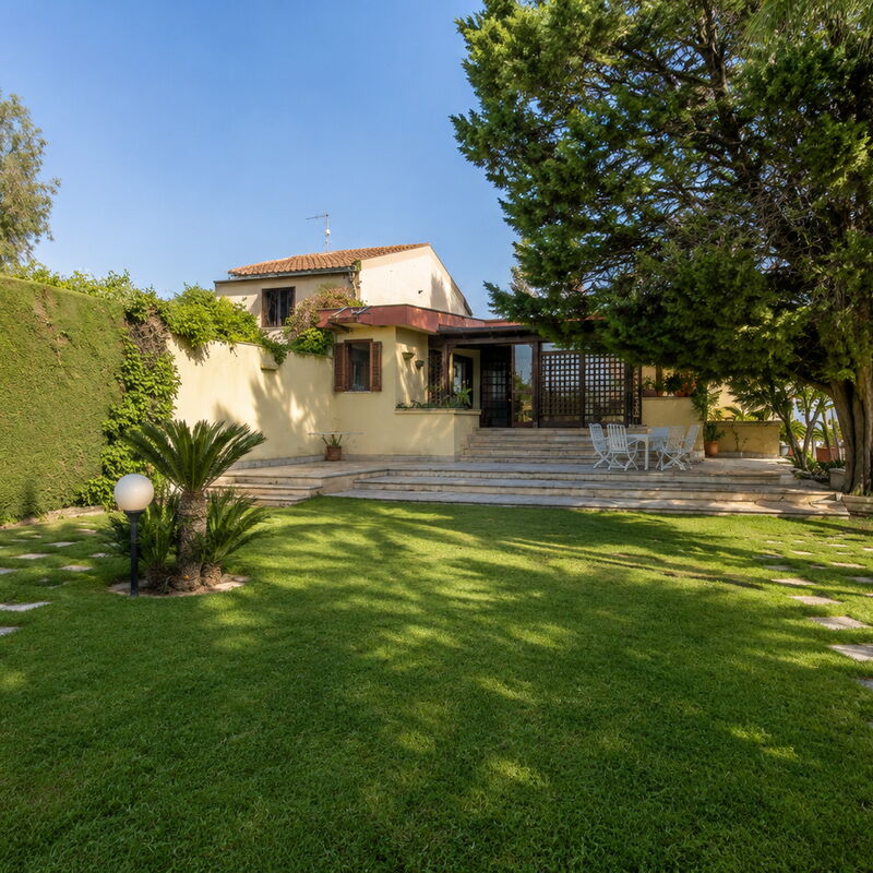 Villa Billona: Frühling, Garten, Herbst, Sommer