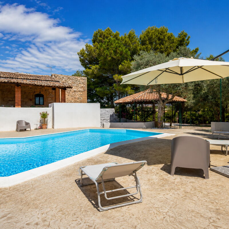 Villa Chiaramonte Gulfi: Autumn, Pool, Spring, Summer