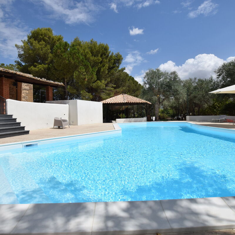 Villa Chiaramonte Gulfi: Automne, Balcon / Terrasse / Patio, bassin, Été, Jardin, Printemps