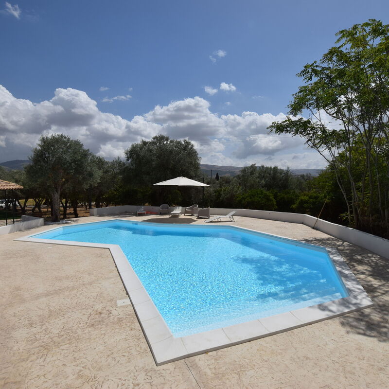 Villa Chiaramonte Gulfi: Automne, Balcon / Terrasse / Patio, bassin, Été, Jardin, Printemps