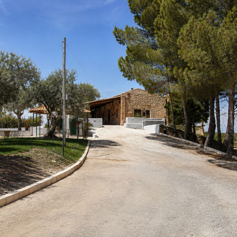 Villa Chiaramonte Gulfi: Autumn, Garden, Spring, Summer