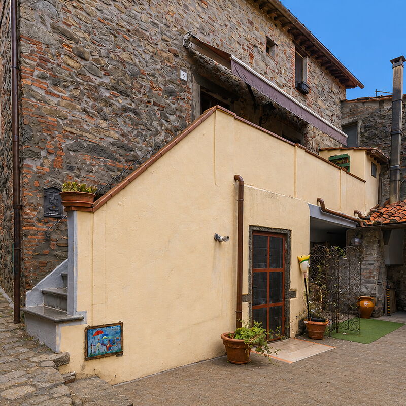 La Casa del Grillo Parlante: Autumn, Main Entrance, Spring, Summer