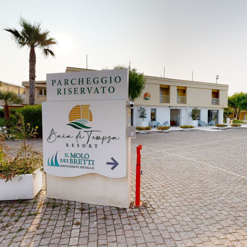 Baia di Tempsa Beach and Sea: Autumn, Facilities, Spring, Summer