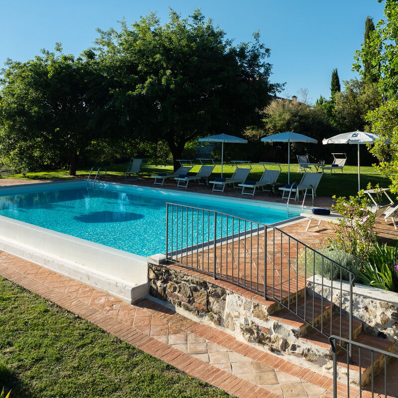 Villa Santa Barbara: Balkon / Terrasse / Patio, Frühling, Garten, Herbst, Schwimmbad, Sommer
