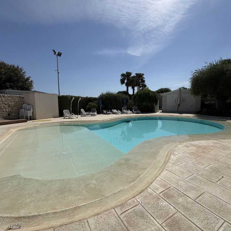 Villa Monaco: Balkon / Terrasse / Patio, Frühling, Garten, Herbst, Schwimmbad, Sommer