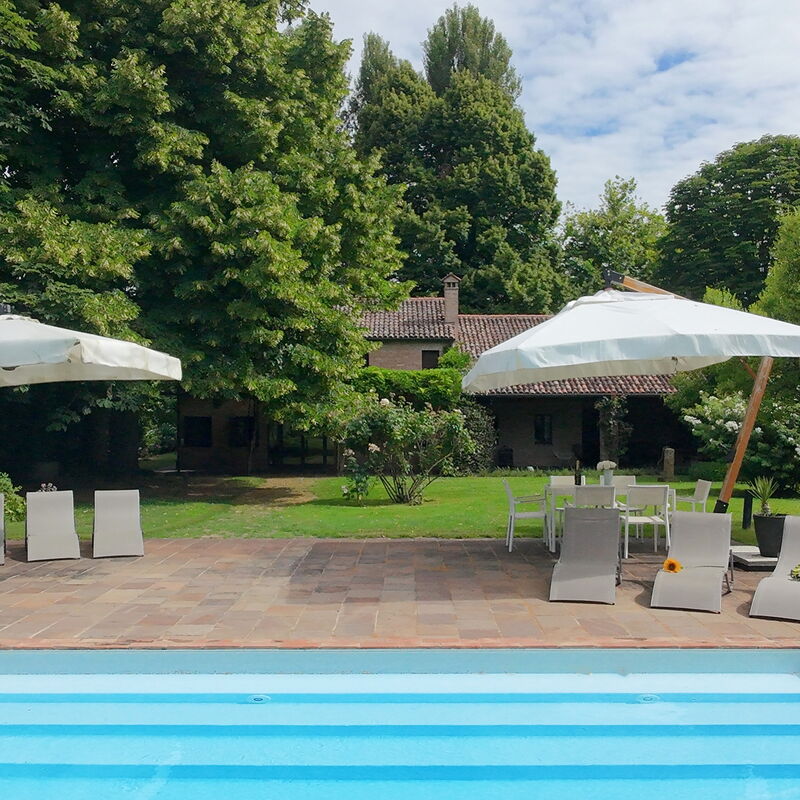 Villa Dorina: Automne, bassin, Été, Printemps