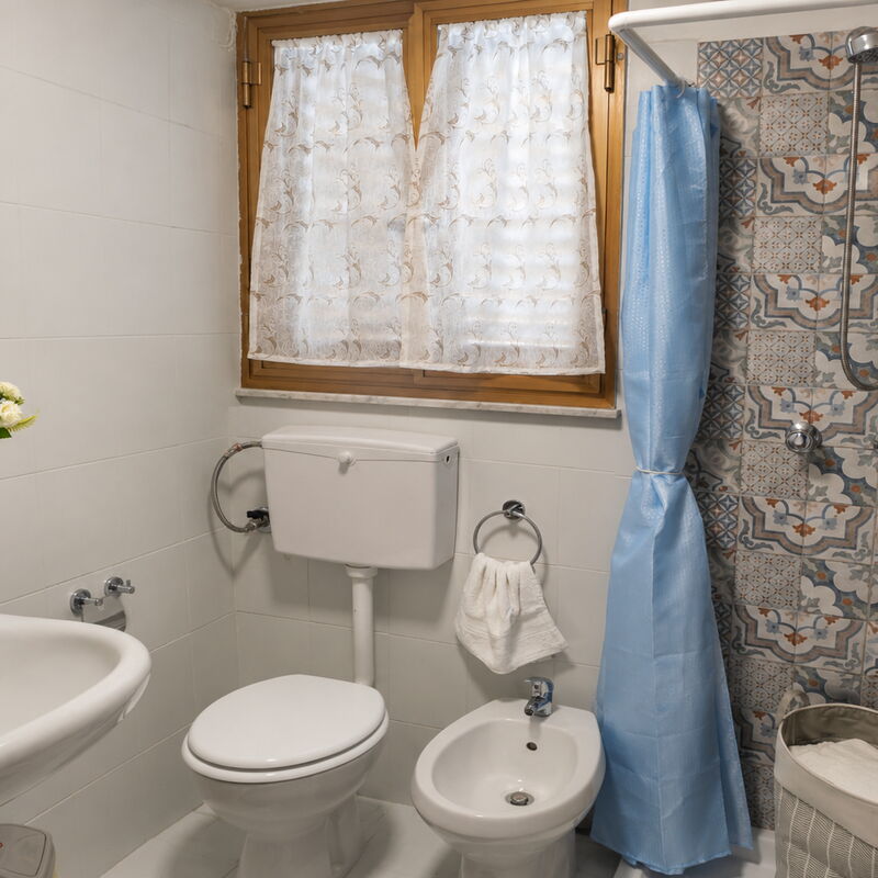 Villa Gloria: Autumn, Bathroom, Spring, Summer