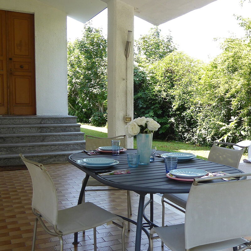 Villa Eva: Automne, Entrée principale, Été, Printemps
