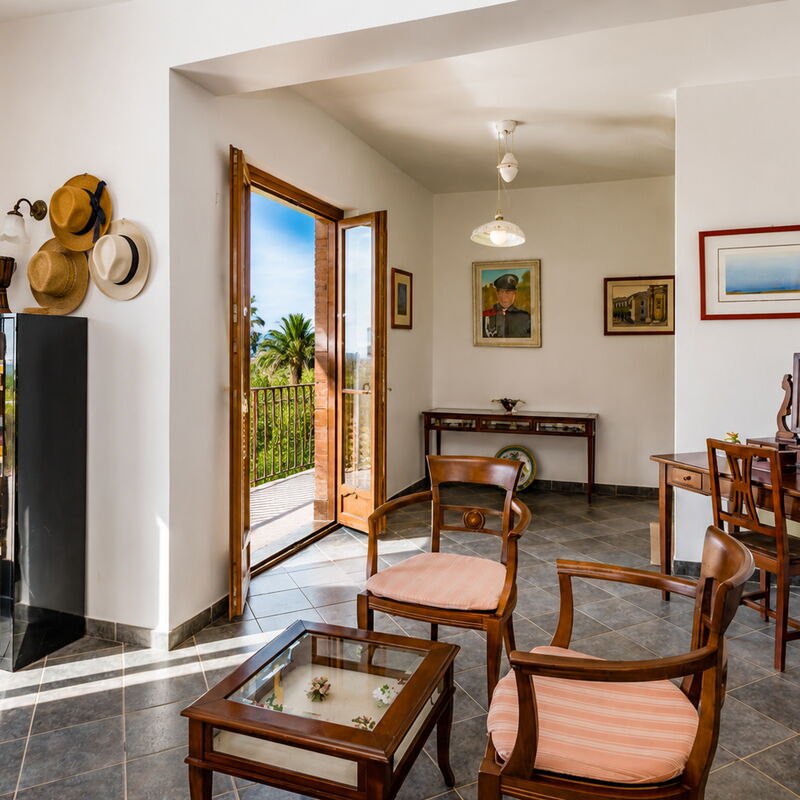 Villa Don Pino: Autumn, Living Room, Spring