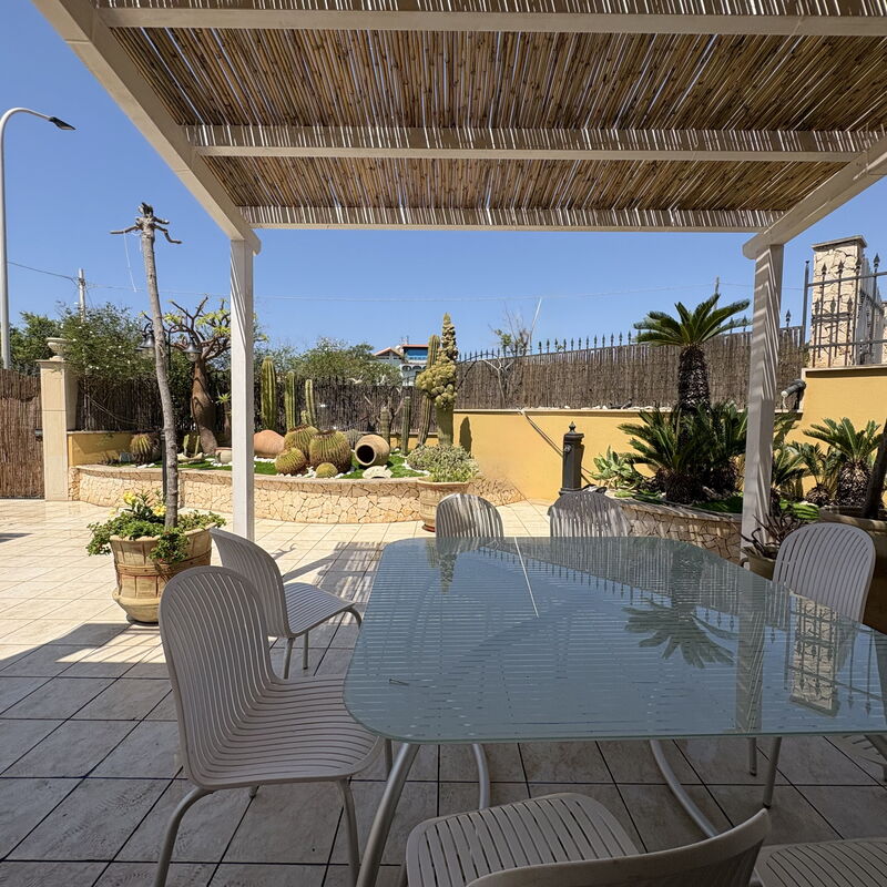 Villa Magda: Autumn, Garden, Spring, Summer