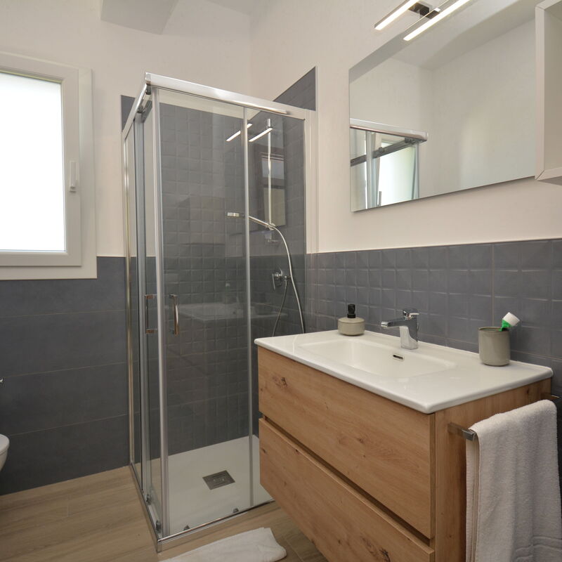 Villa Blue: Autumn, Bathroom, Spring, Summer