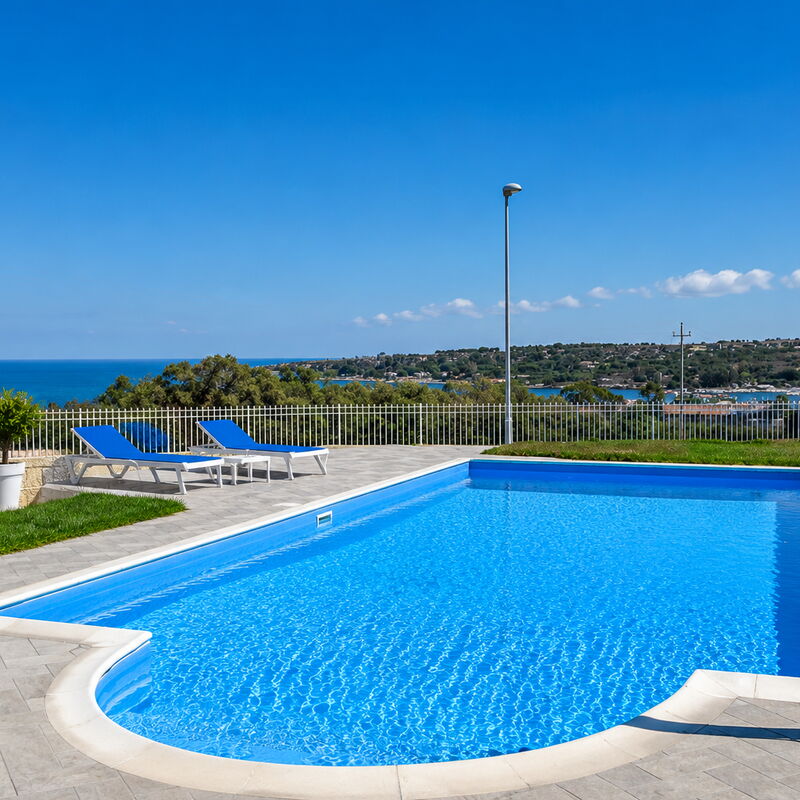 Villa Sara: Autumn, Building Exterior, Pool, Spring, Summer