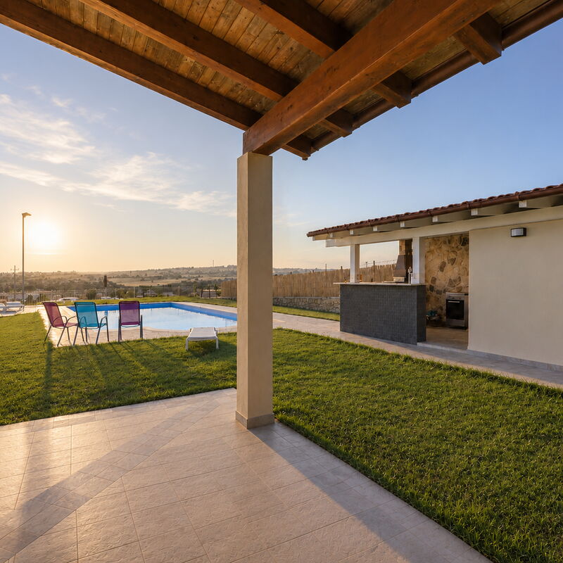 Villa Sara: Autumn, Building Exterior, Pool, Spring, Summer