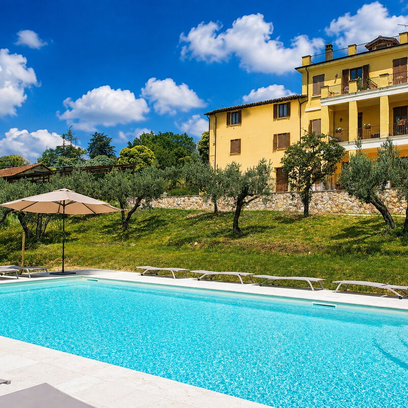Villa Santa Chiara: Balkon / Terrasse / Patio, Frühling, Garten, Herbst, Schwimmbad, Sommer