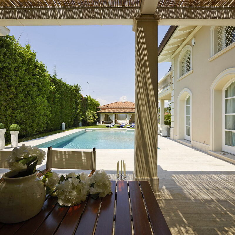 The Pool Villa in Forte dei Marmi: Balkon / Terrasse / Patio, Frühling, Garten, Herbst, Schwimmbad, Sommer