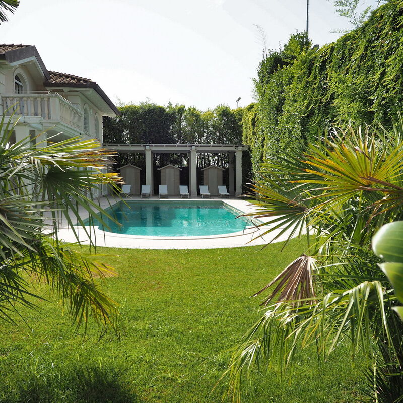 The Pool Villa in Forte dei Marmi: Balkon / Terrasse / Patio, Frühling, Garten, Herbst, Schwimmbad, Sommer