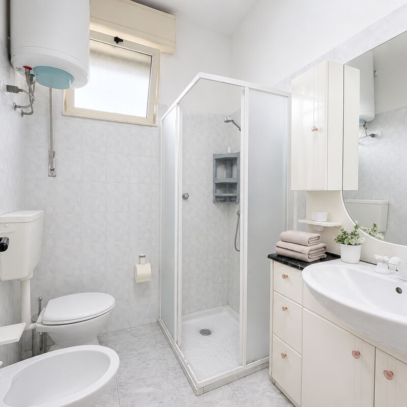 Villa Franca: Autumn, Bathroom, Spring, Summer