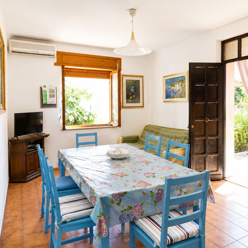 Casa Bianca, Budoni: Autunno, Estate, Primavera, Sala da pranzo