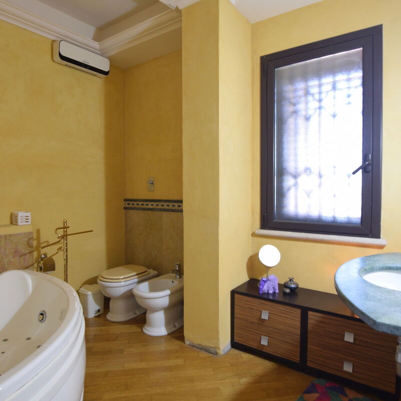 Zuccheri Canditi: Autumn, Bathroom, Spring, Summer