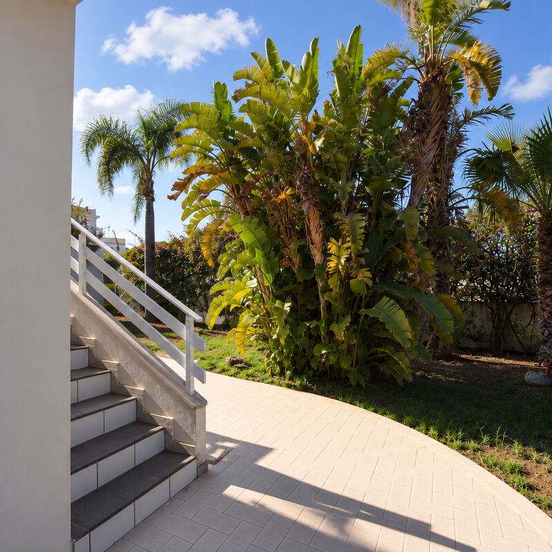 Villa le Palme, Marina di Ragusa: Automne, Entrée principale, Été, Jardin, Printemps