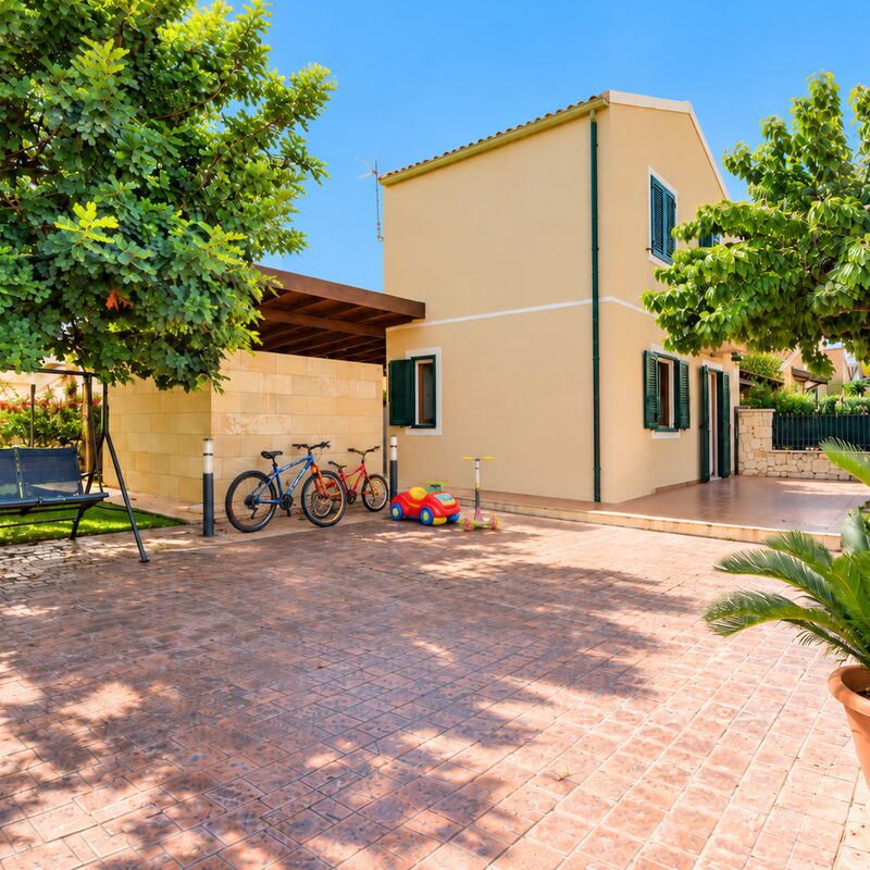 Villa Carrubo: Autumn, Balcony / Terrace / Patio, Garden, Spring, Summer