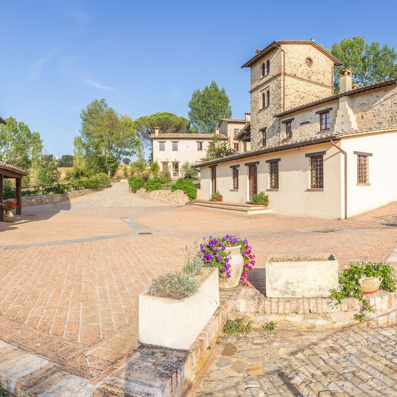 Pulciano Apartments: Autumn, Building Exterior, Spring, Summer