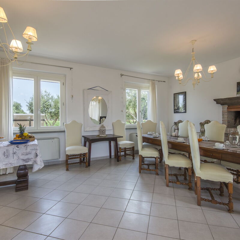 Villa Marina Velca: villa-marina-velca-tarquinia-villa-diningroom