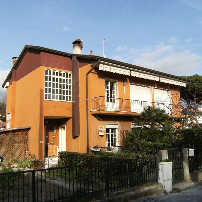 La Casina: Building Exterior