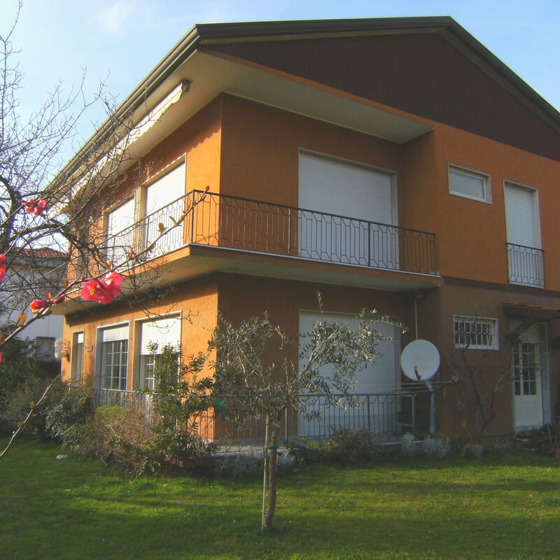 La Casina: Building Exterior