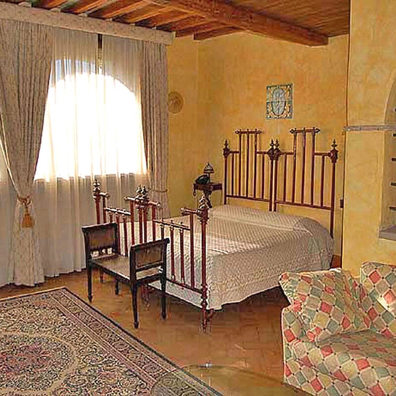 Monastery Guest House: monastery-guest-house-citta-di-castello-villa-eolo-bedroom
