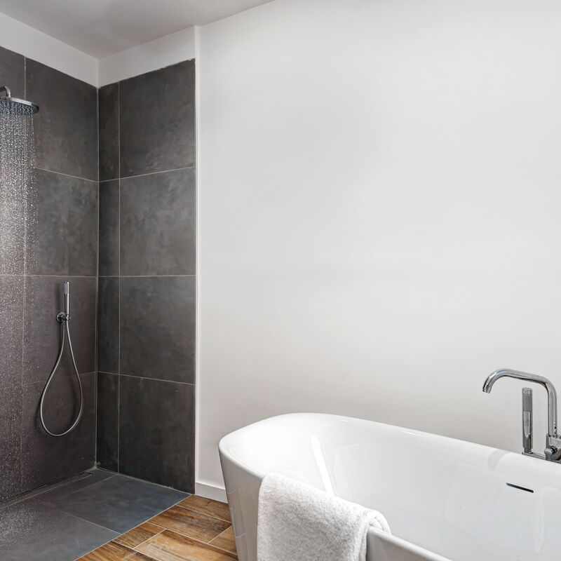 Luxury Blues Apartment: luxury-blues-apartment-sorrento-apartment-bathroom