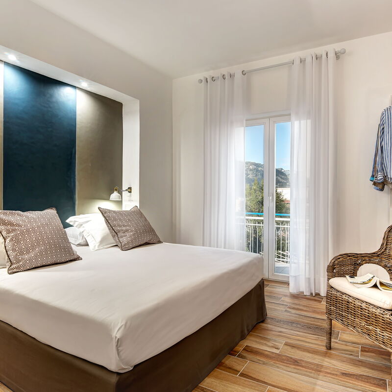 Luxury Blues Apartment: luxury-blues-apartment-sorrento-apartment-bedroom