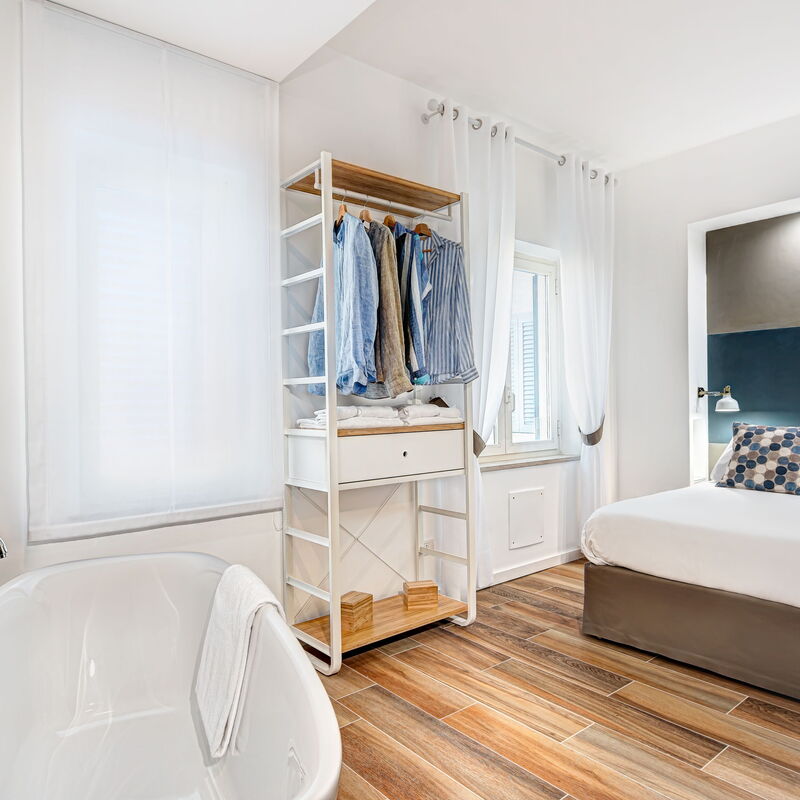 Luxury Blues Apartment: luxury-blues-apartment-sorrento-apartment-bedroom