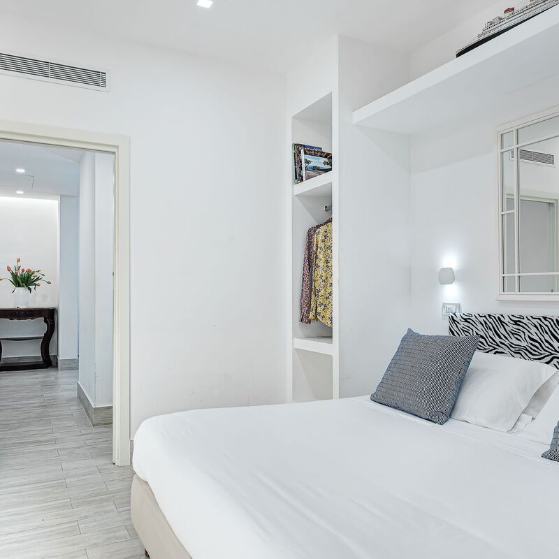 Total White Home Sorrento: total-white-home-sorrento-apartment-bedroom