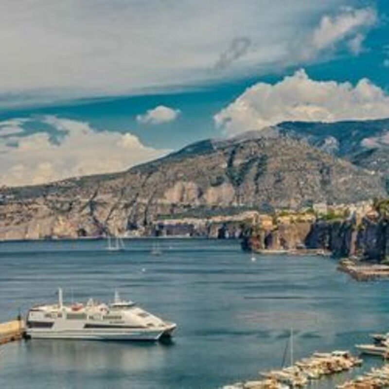 Total White Home Sorrento: total-white-home-sorrento-apartment-external