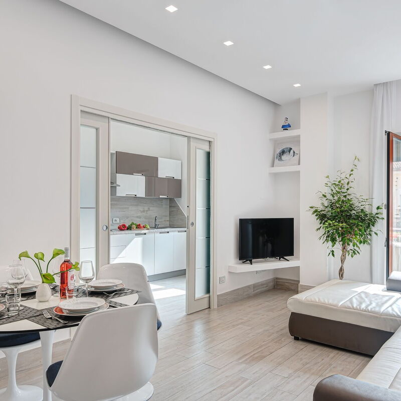 Total White Home Sorrento: total-white-home-sorrento-apartment-living-room