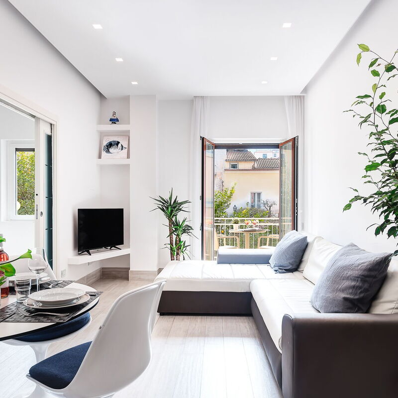 Total White Home Sorrento: total-white-home-sorrento-apartment-living-room