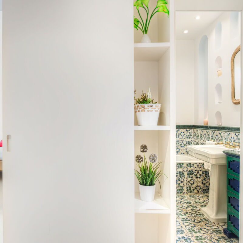 Woody Home Sea View: woody-home-sea-view-sorrento-apartment-bathroom